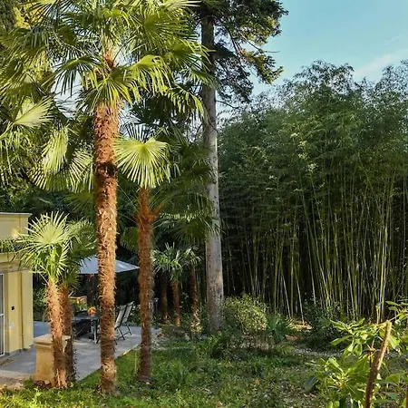 公寓 Lovely In The Park Near The *