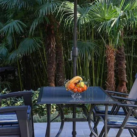 Lovely In The Park Near The * 奥帕提亚