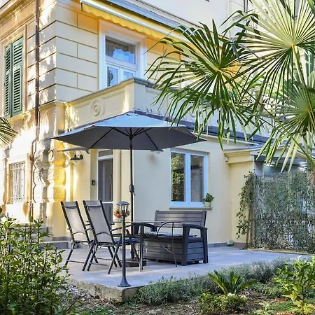 Lovely In The Park Near The 公寓