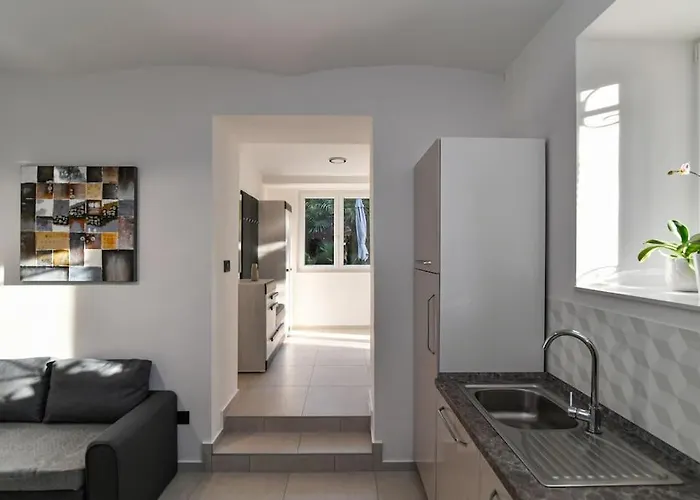 公寓 Lovely In The Park Near The *